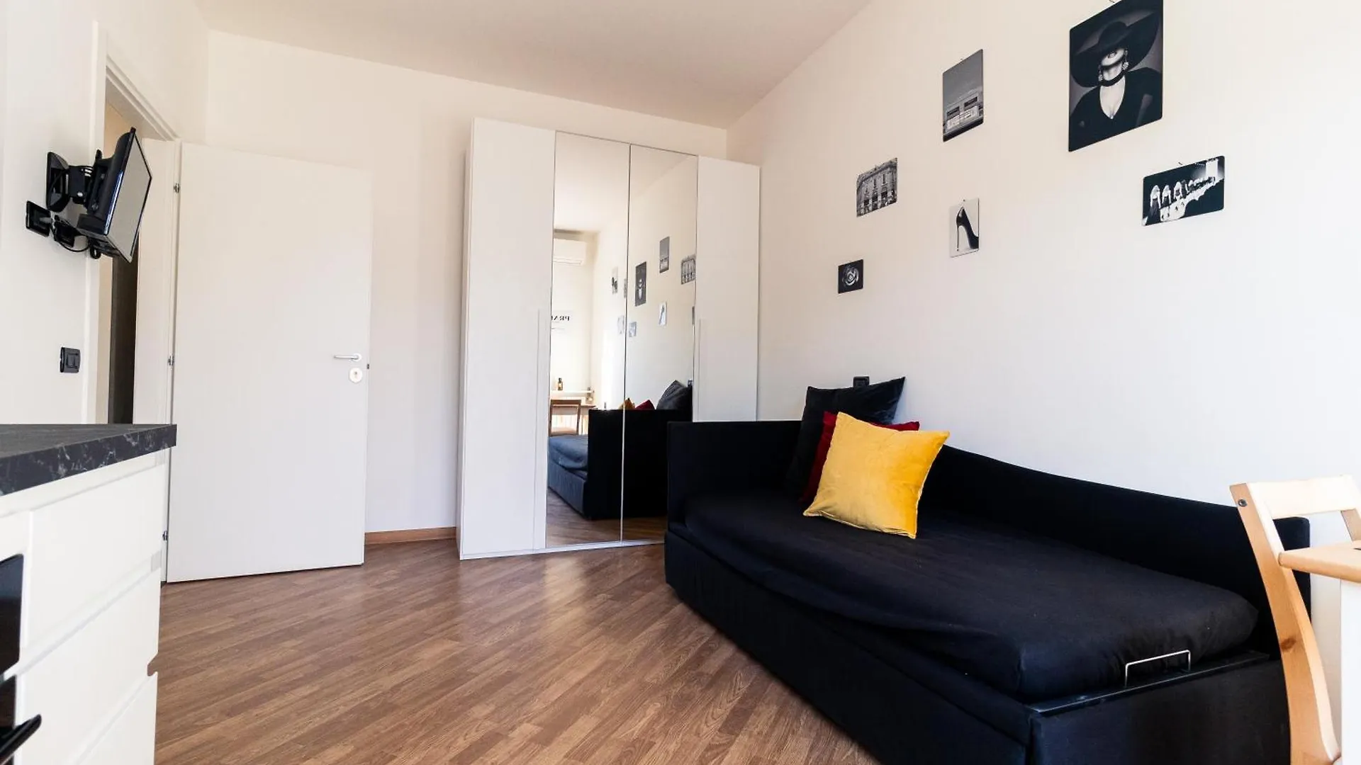 Abbiategrasso - Bocconi - 2 Camere Da Letto Milano 0*,  Italia